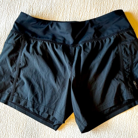 Black Lululemon running shorts size 6 - Picture 1 of 3